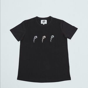 EMBROIDERED FLOWER T SHIRT. SOFT COTTON!!!